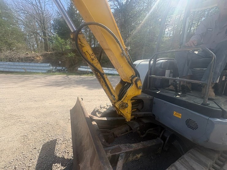 new-holland-e50b-image-36