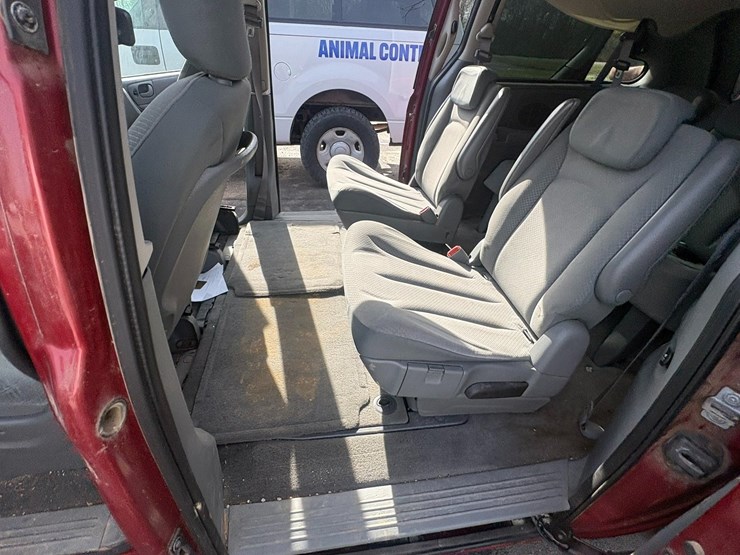 #42108-•-2007-chrysler-grand-caravan-passenger-van-vin:-1d8gp24r57b236495-image-22