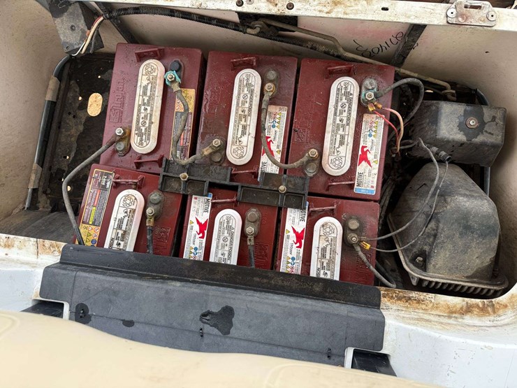 ez-go-24v-golf-cart-w/-battery-charger-image-17