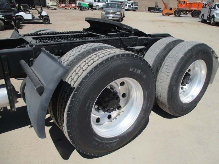 2008-peterbilt-367-image-19