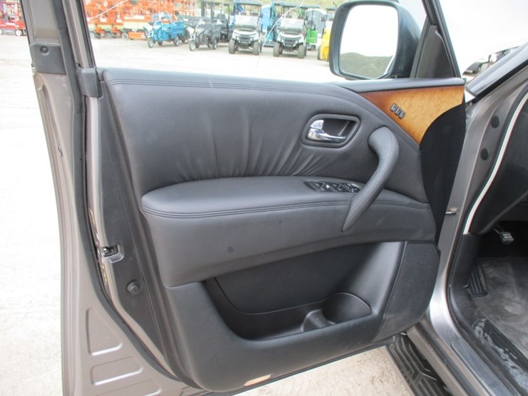 2012-infiniti-qx56-image-17