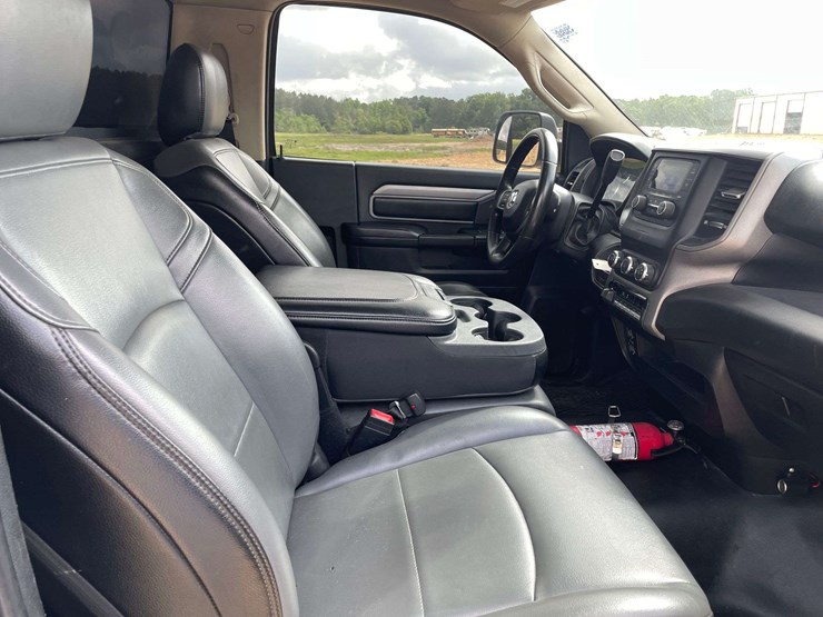 2020-dodge-ram-3500-image-18