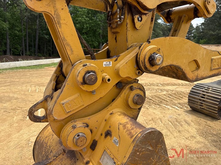 2021-caterpillar-325-image-20