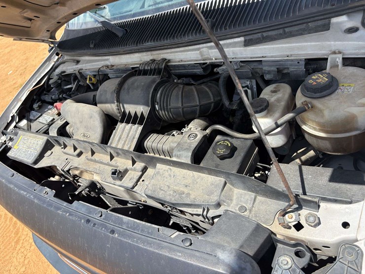 2009-utility-van-image-36