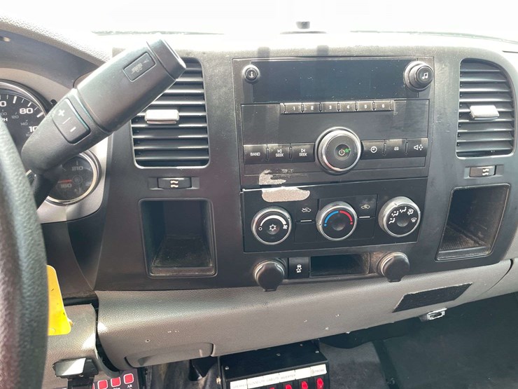 2013-chevrolet-silverado-2500hd-image-13