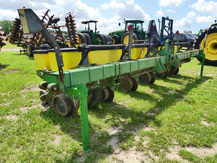 john-deere-1700-image-3