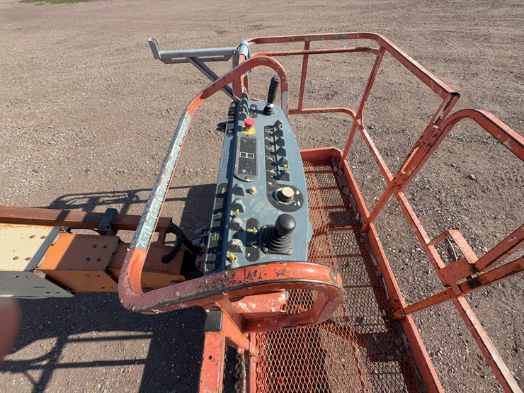2000-jlg-600s-image-10