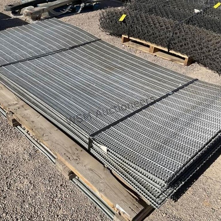 PALLET OF 4FT X 8 1/2FT TREAD DECK