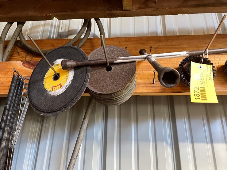 #1872-•-sanding-disks,-wire-brushes,-levels-and-more-image-4