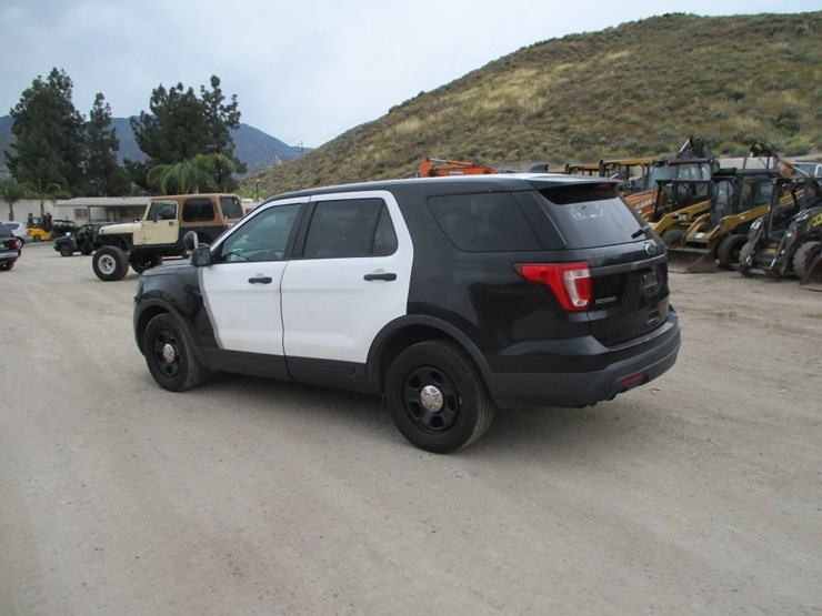 2017-ford-explorer-image-4