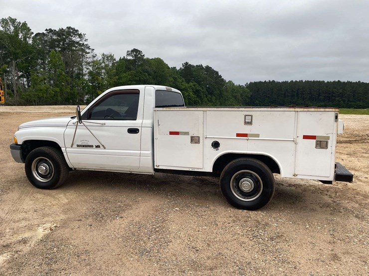 1999-dodge-ram-2500-image-2