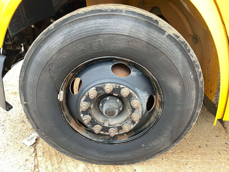 2012-freightliner-b2-image-18