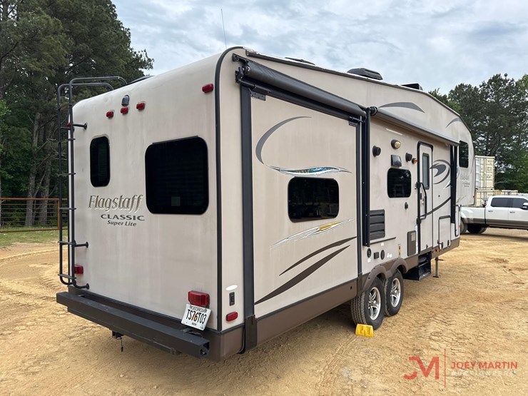 2014-forest-river-flagstaff-classic-super-lite-fifth-wheel-camper-image-2