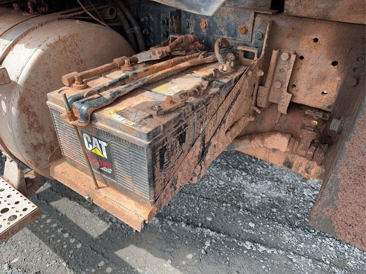 2006-freightliner-m2-106-image-16