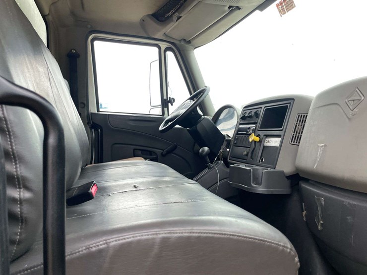 2015-international-durastar-4300-image-16