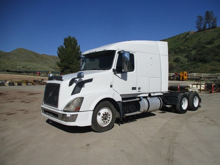 2015-volvo-10-image-1