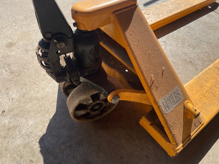 #1816-•-4,400-lbs.-pallet-jack-image-5