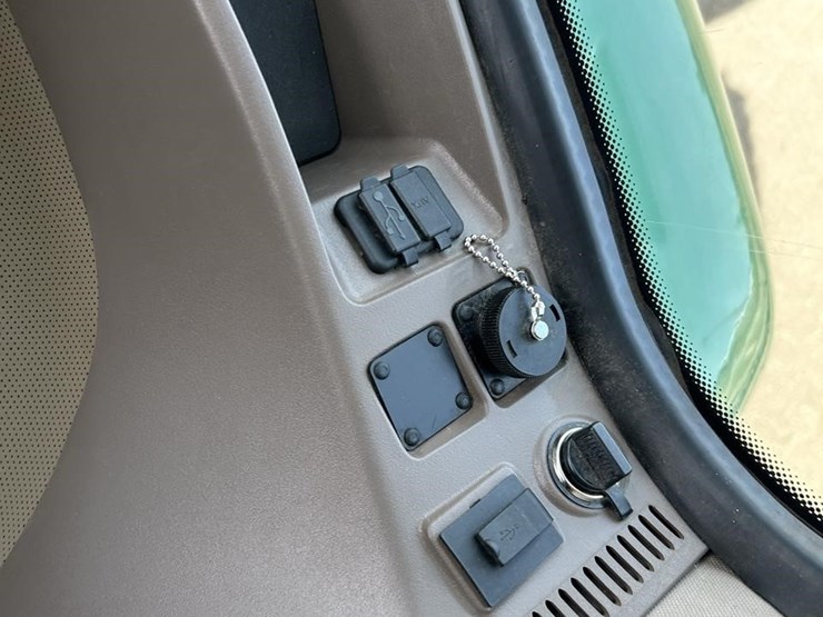2020-john-deere-r4045-image-50