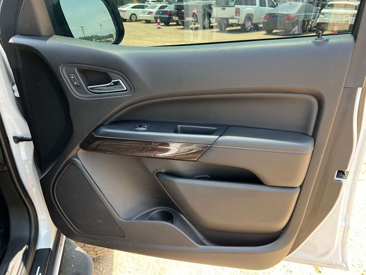 2019-gmc-canyon-image-21