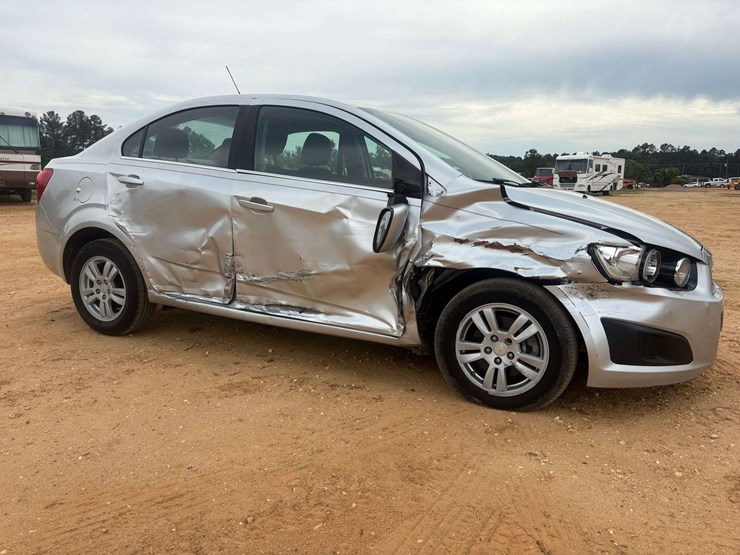 2015-chevrolet-sonic-lt-4-door-suv-(93,212-miles)-image-4