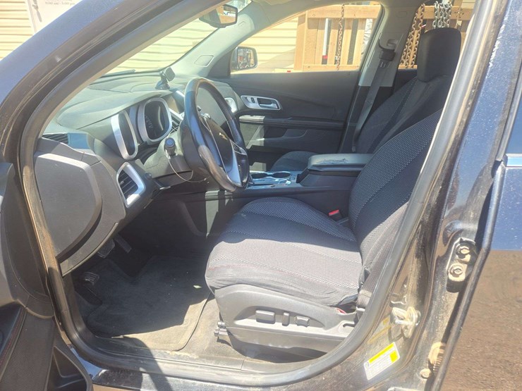 2015-chevrolet-equinox-lt-image-13