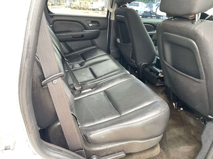 2010-chevrolet-tahoe-image-16
