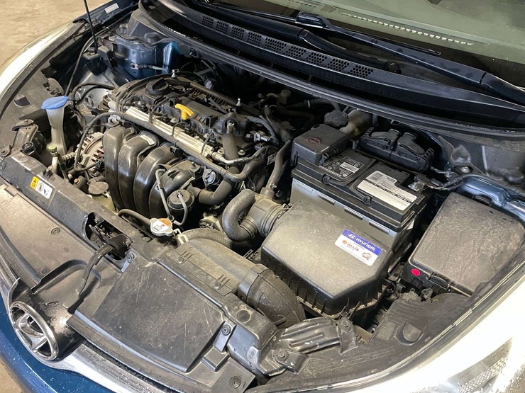 2016-hyundai-elantra-4-door-sedan-(99,032-miles)-wrecked-image-7