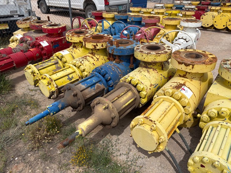 (5x$)-(5)-7-1/16”-hydraulic-valves-image-1