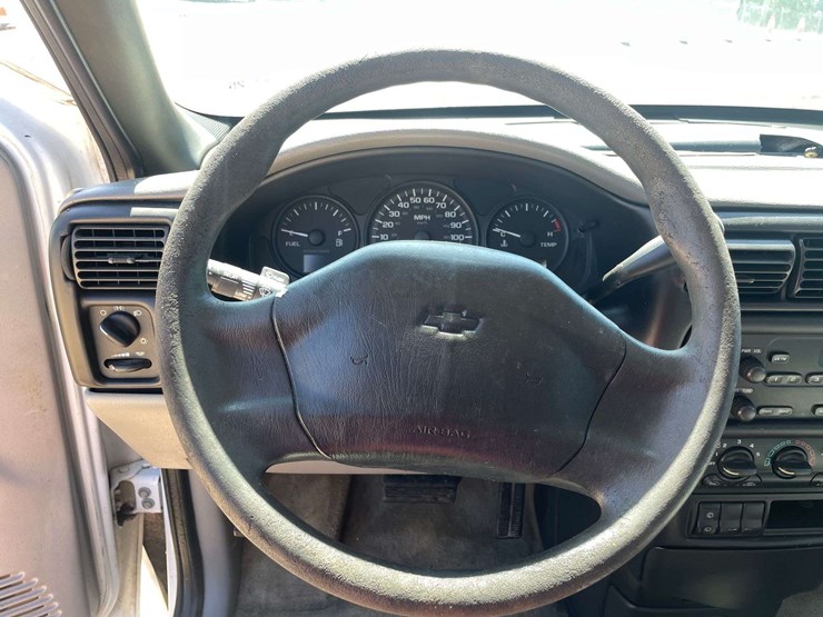 2004-chevrolet-venture-image-12