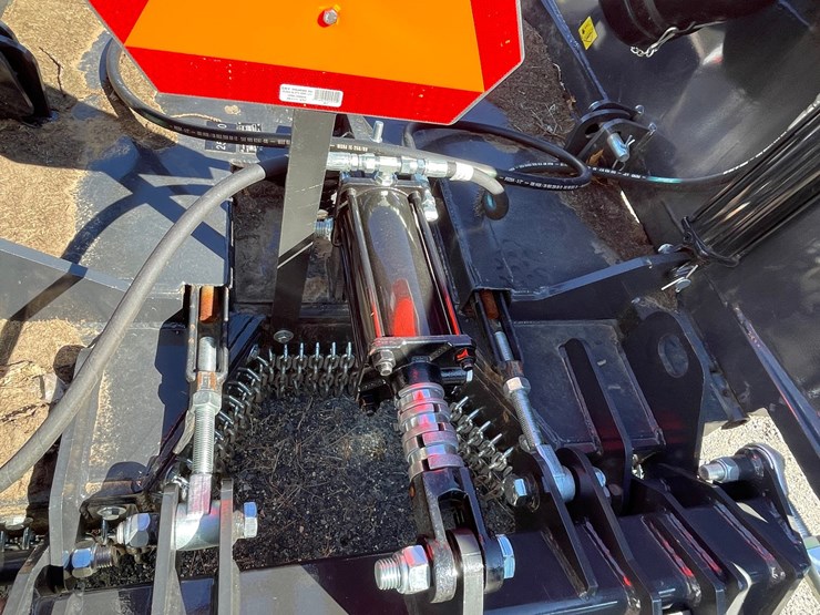 #3280-•-bobcat-12'-flex-wing-rotary-mower-image-23