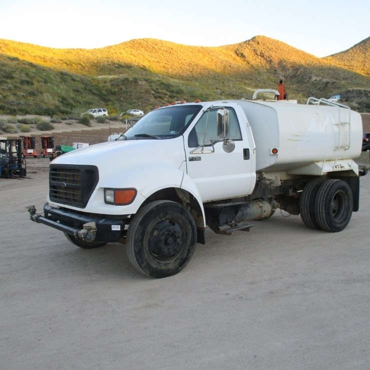 2001 FORD F750 XL SD