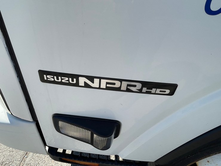 #3278-•-2017-isuzu-n-series-straight-truck-(has-wi-title)-image-11