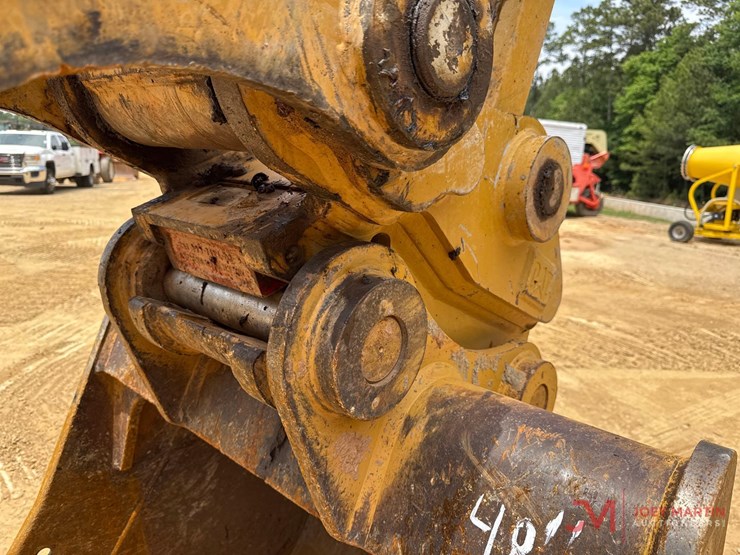 2021-caterpillar-325-image-14