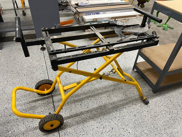 #8542-•-dewalt-rolling-miter-saw-stand-image-4