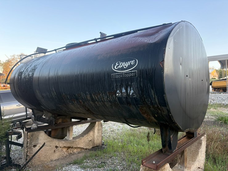 #23971-•-etnyre-17'-asphalt-tanker-image-4