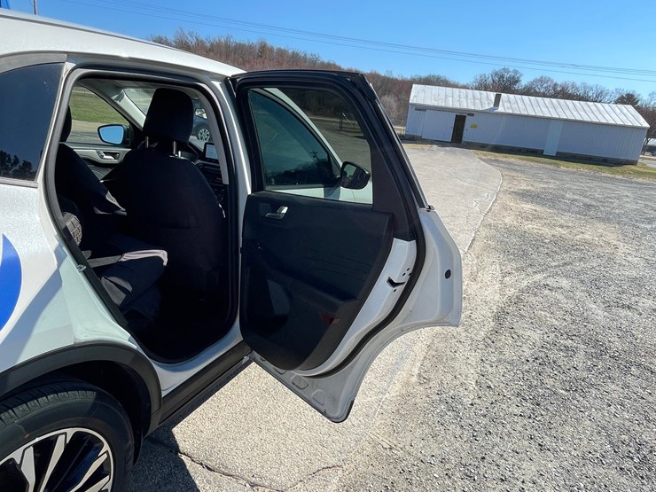 2021-ford-escape-image-28
