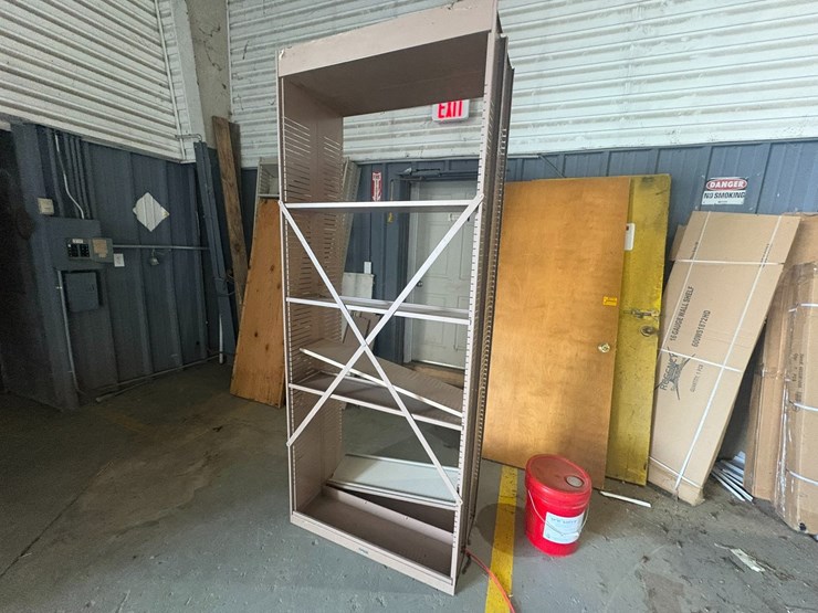 #42113-•-lot-of-miscellaneous-doors-&-shelving-image-7