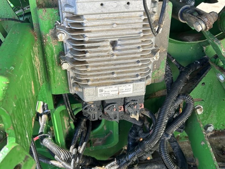 2016-john-deere-l340-image-10