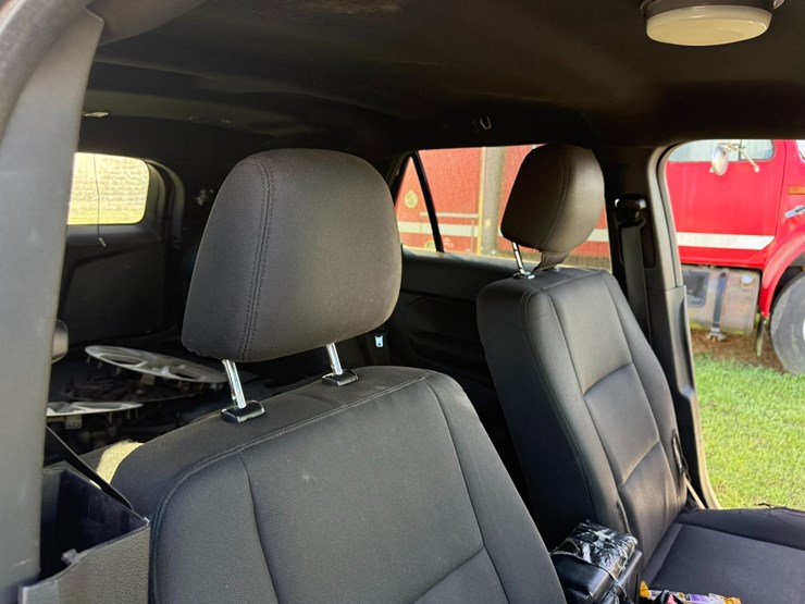 2017-ford-explorer-image-25