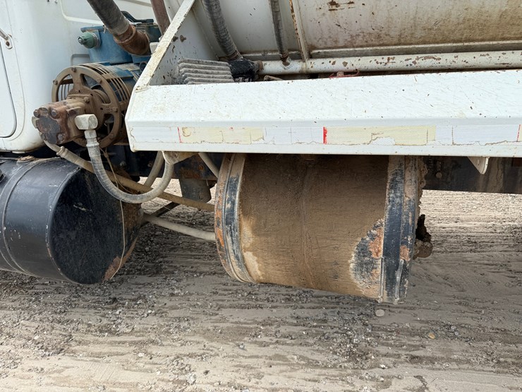 1993-mack-rd690s-image-9