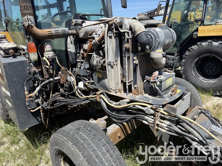 2015-massey-ferguson-4-image-3