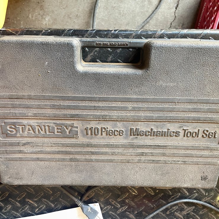 #1838 • Stanley 110 Piece Mechanic's Tool Set