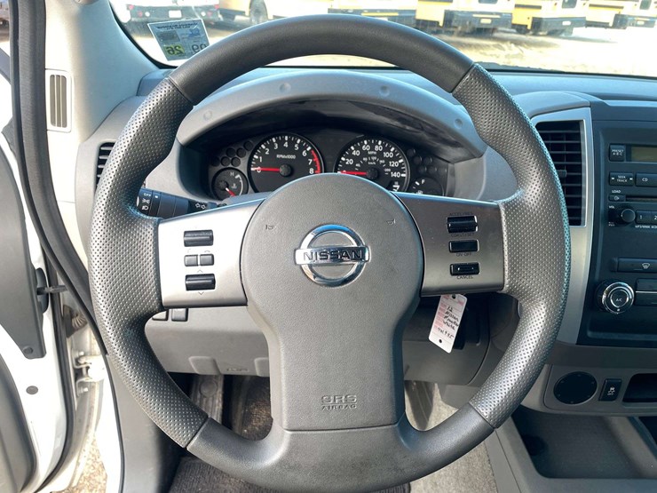 2012-nissan-frontier-sv-image-12