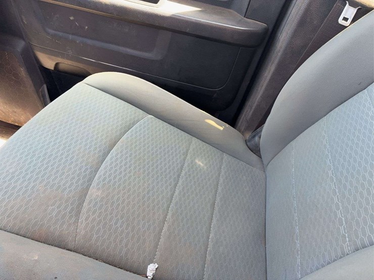 2015-ram-3500-laramie-image-34