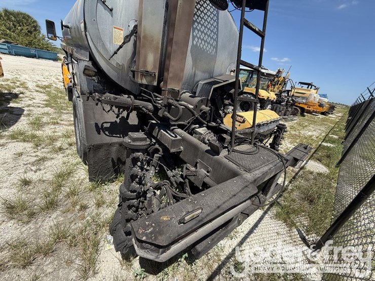 2016-kenworth-t300-image-5