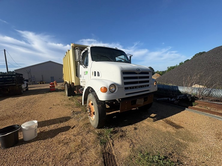 2001-sterling-l7500-image-2