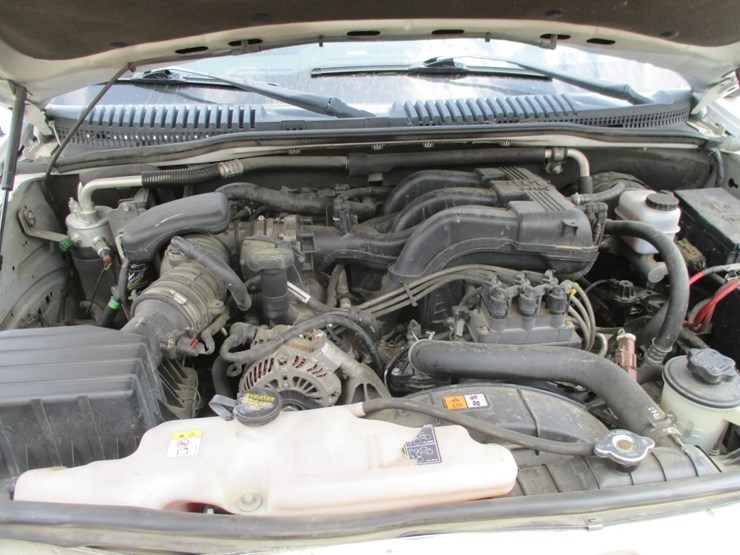 2010-ford-explorer-xlt-image-5