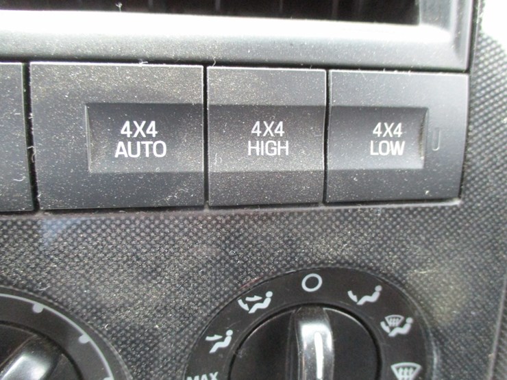 2010-ford-explorer-xlt-image-12