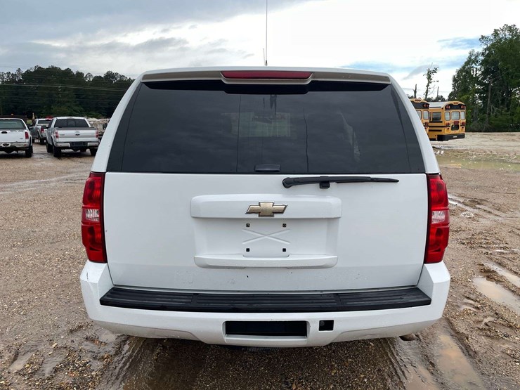 2010-chevrolet-tahoe-image-6