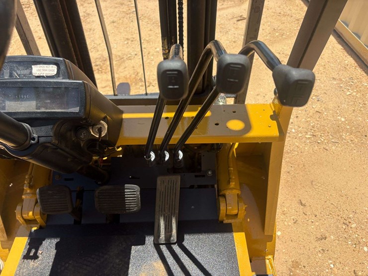 caterpillar-gp15-image-13